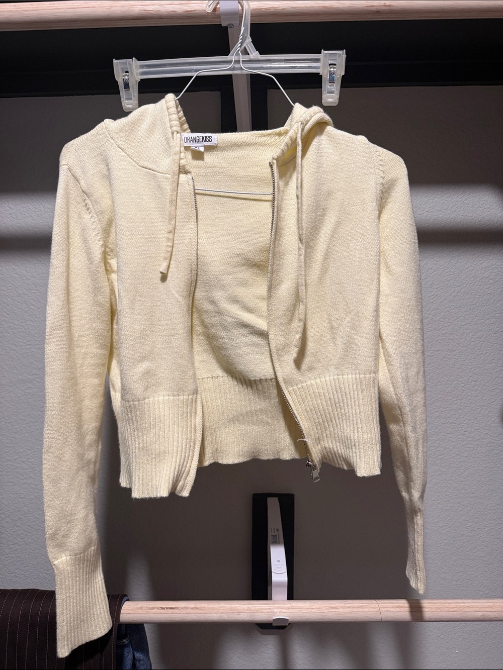 Cropped yellow hoodie